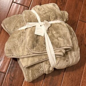 Pottery Barn Plush Throw Blanket - Taupe